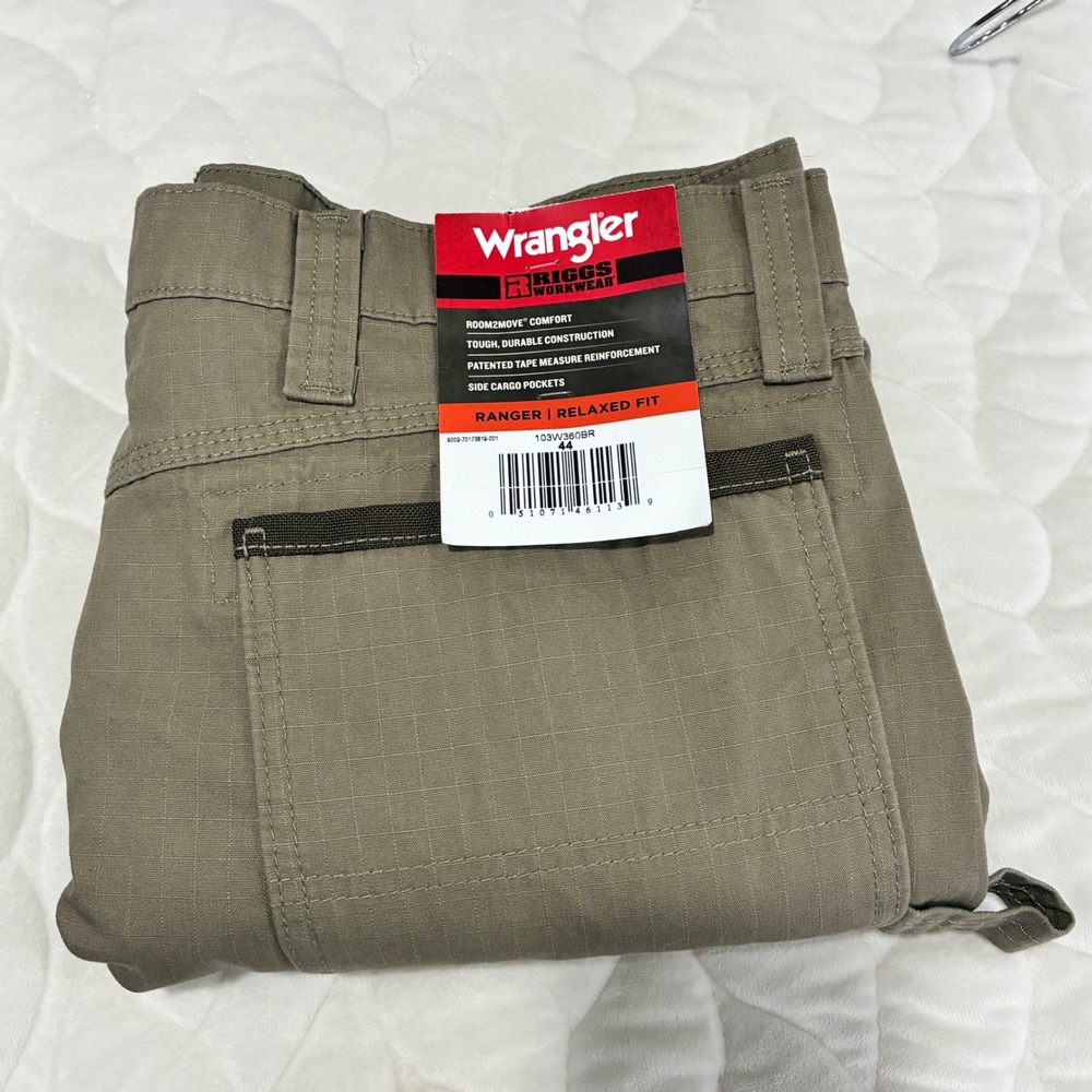 Wrangler RIGGS Workwear Cargo Shorts Relaxed Fit Cotton Workwear Beige Size 44